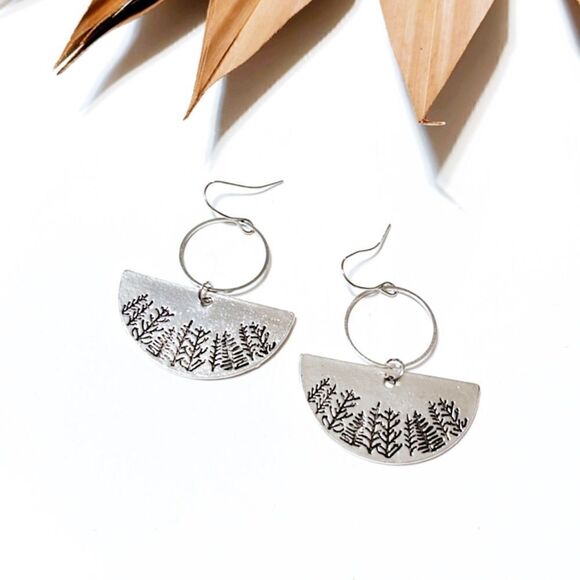 Free People Jewelry - Silver boho dangle earrings S285